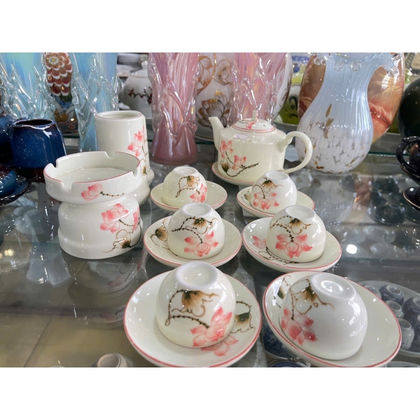 BỘ ẤM - TÁCH TRÀ HỌA TIẾT HOA SEN HỒNG