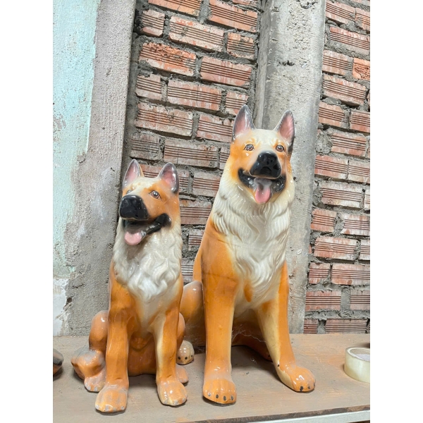 TƯỢNG CHÓ VÀNG TRÔNG NHÀ