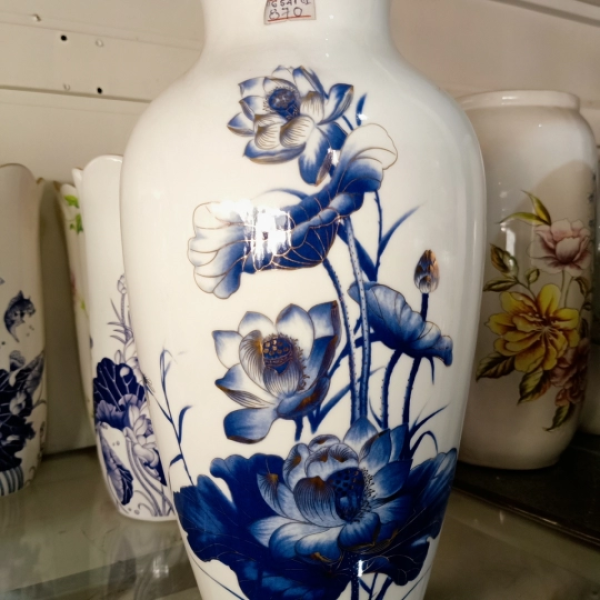 LỌ HOA MEN TRẮNG HỌA TIẾT HOA SEN XANH