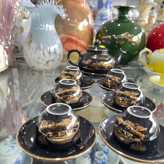 BỘ ẤM - TÁCH TRÀ MÀU ĐEN HỌA TIẾT VÀNG