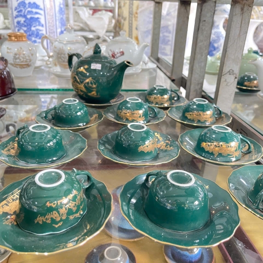 BỘ ẤM - TÁCH TRÀ  XANH NGỌC LỤC BẢO HỌA TIẾT VẼ VÀNG