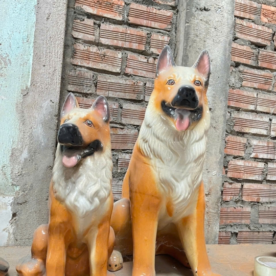 TƯỢNG CHÓ VÀNG TRÔNG NHÀ