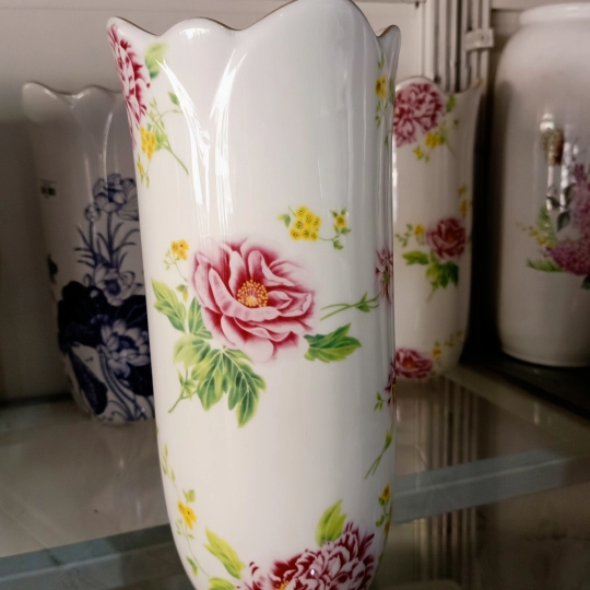 LỌ HOA MEN TRẮNG HOA HỒNG