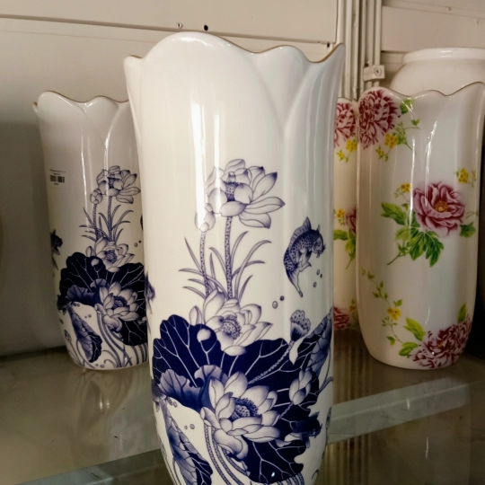 Lọ Hoa Men Trắng Hoa Xanh